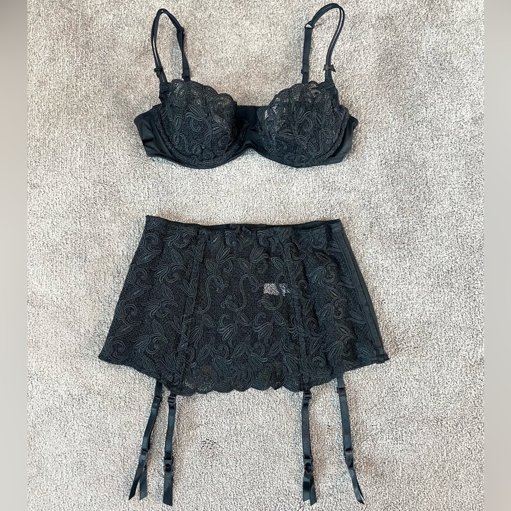 Vintage Y2K Victoria’s Secret Lingerie Set